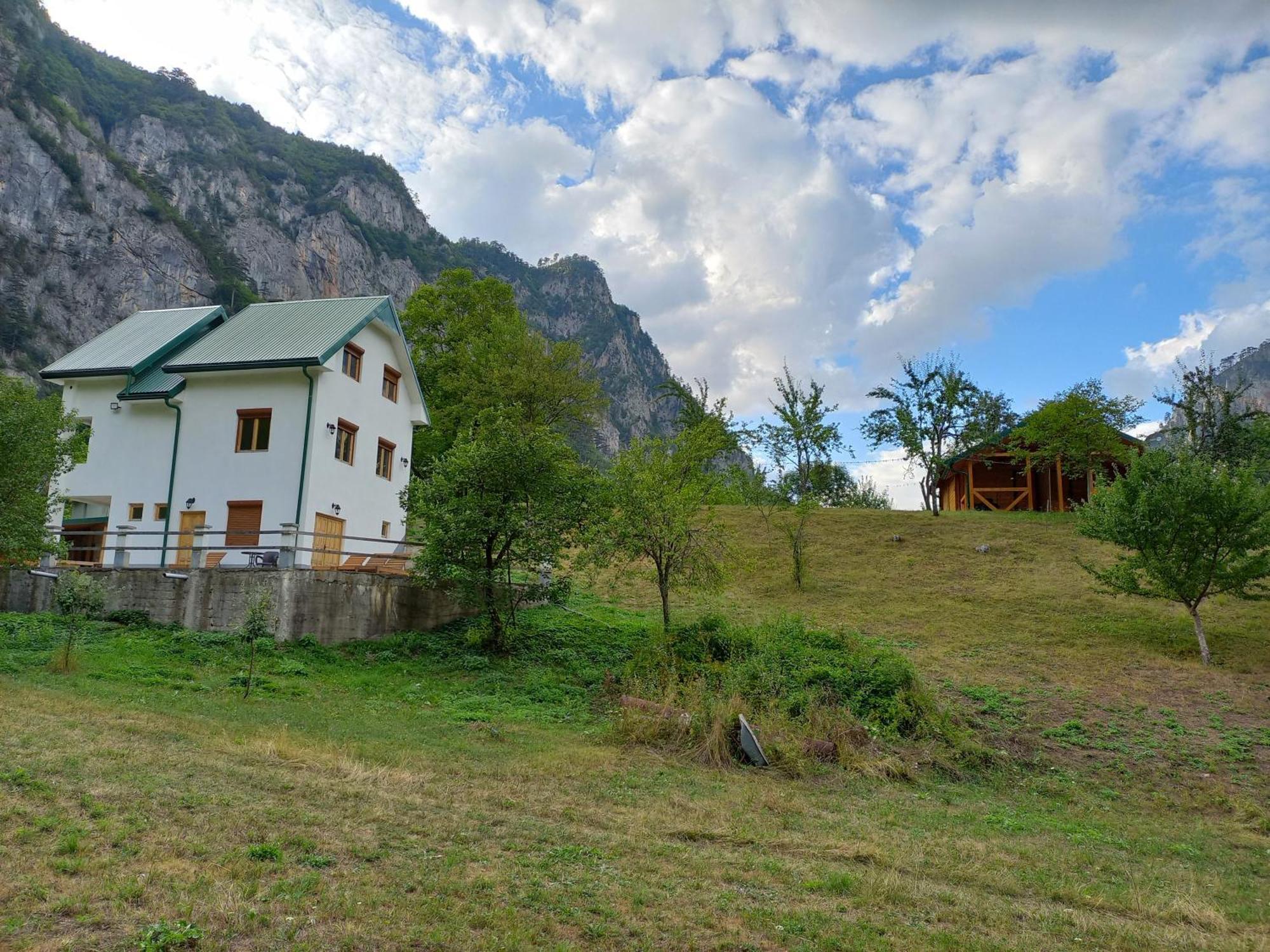 Vila Montana Dobrilovina Bagian luar foto