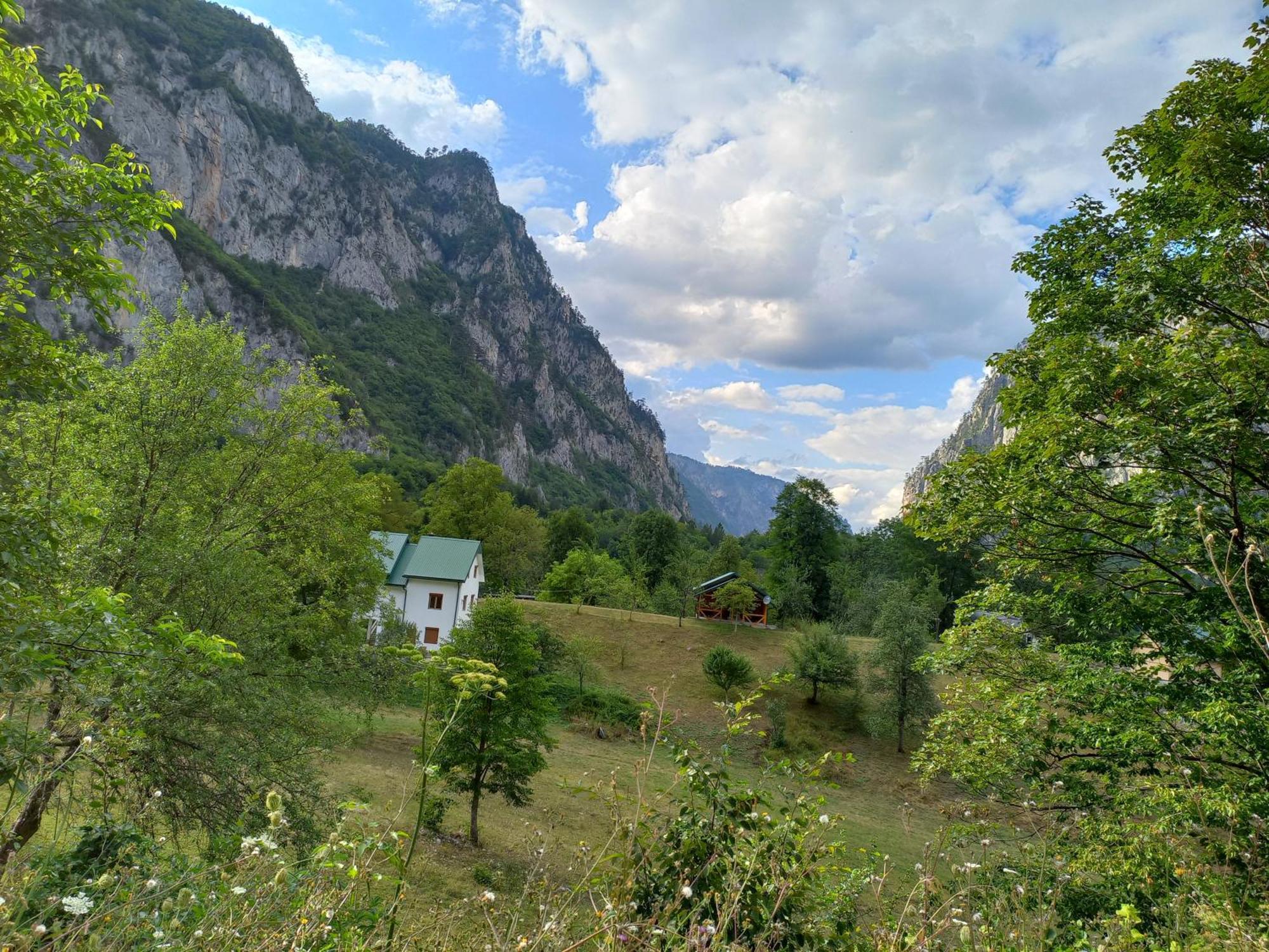 Vila Montana Dobrilovina Bagian luar foto