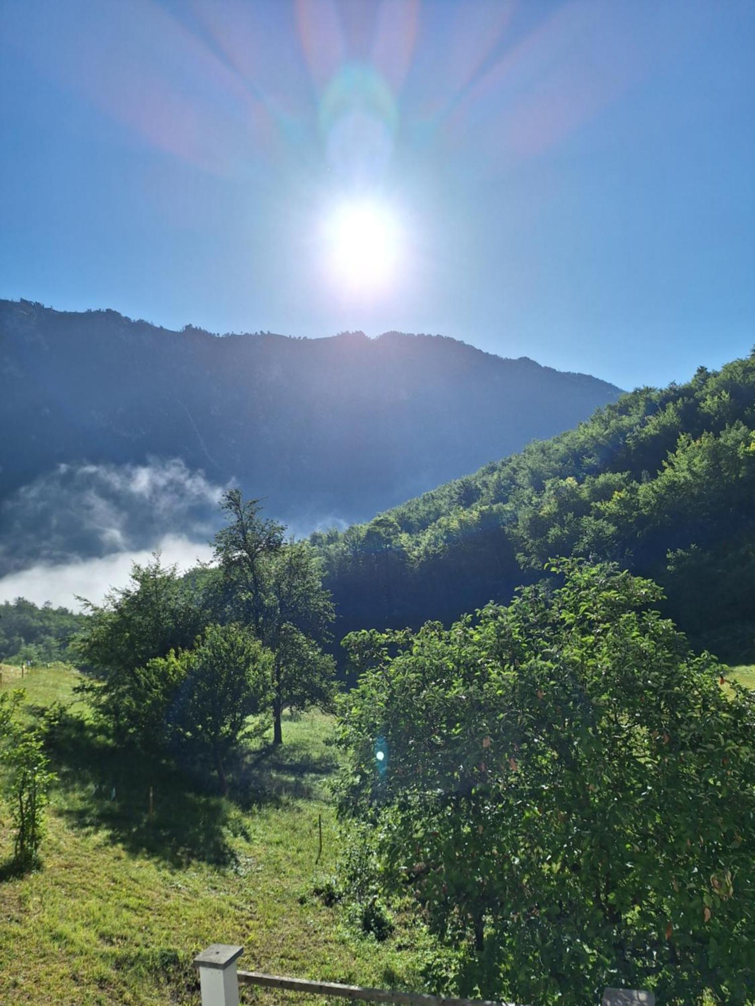 Vila Montana Dobrilovina Bagian luar foto
