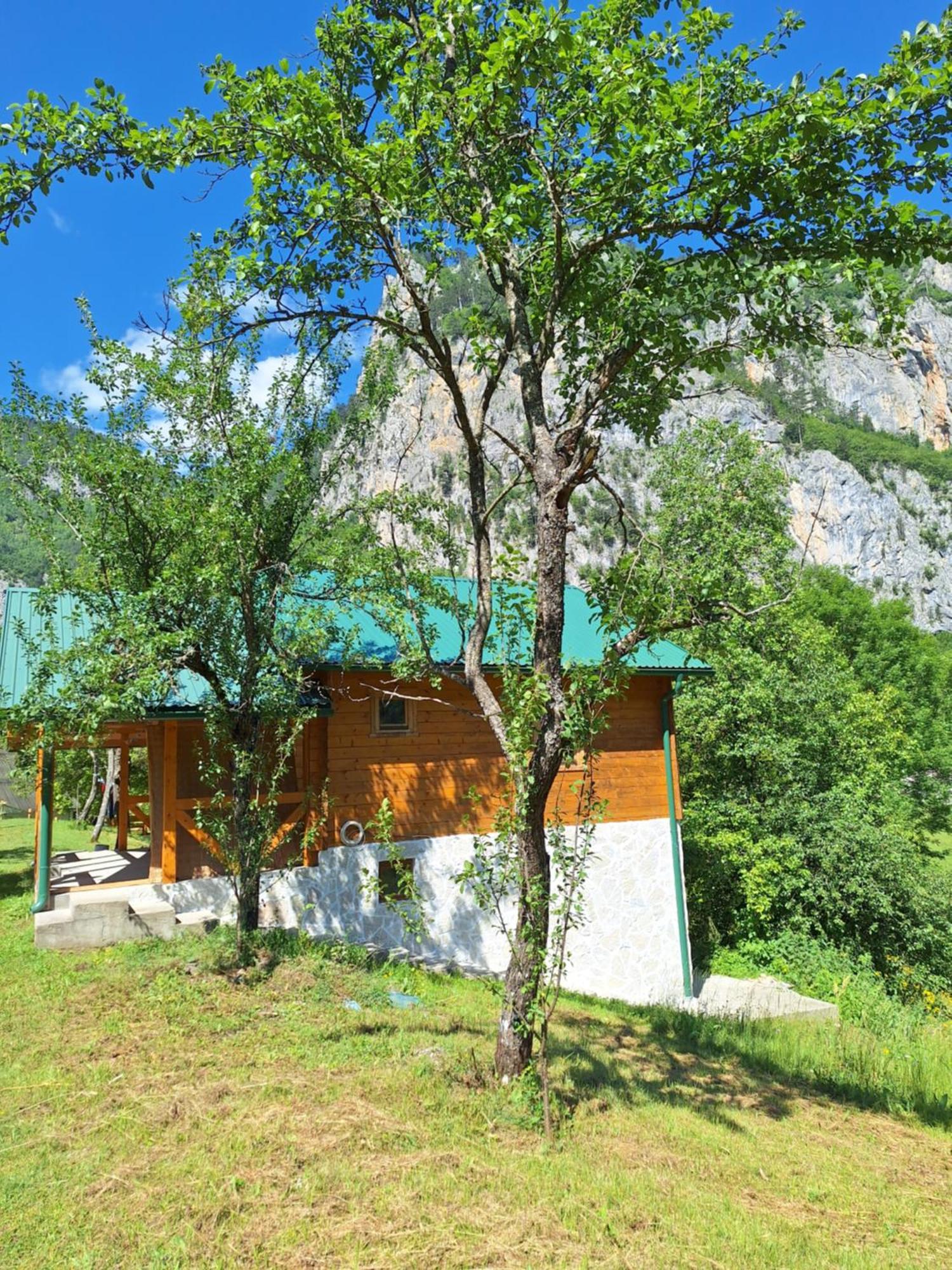 Vila Montana Dobrilovina Bagian luar foto